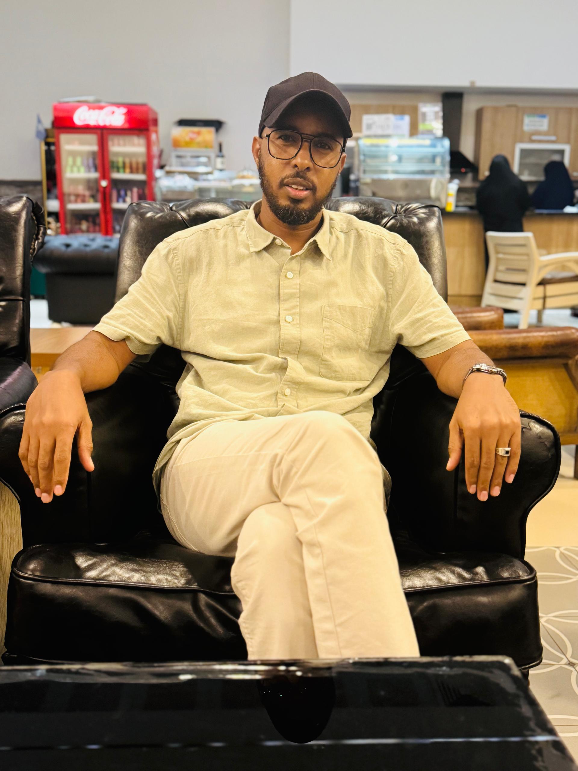 Anas Ali Dahir facilitating a research and evaluation session